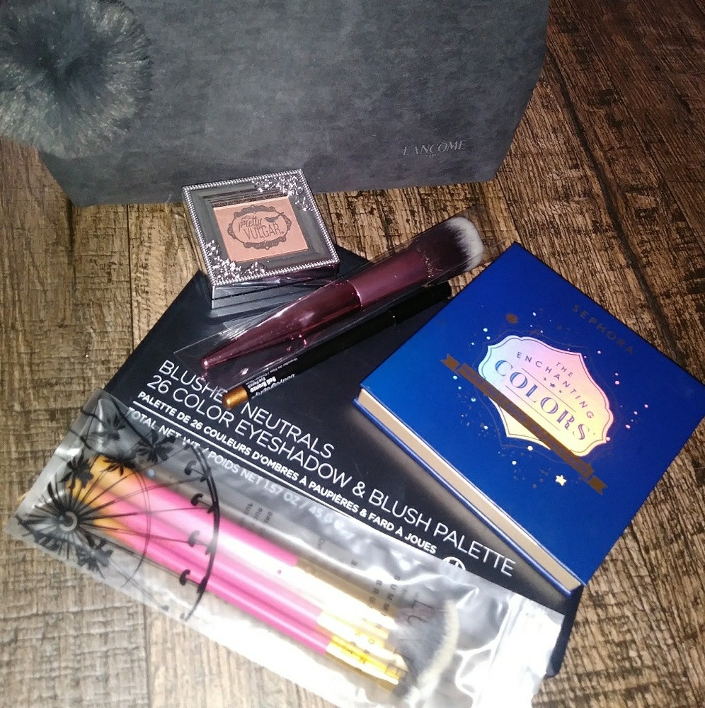 Beauty make up bundle.
